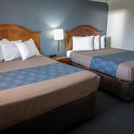 University Inn & Suites Сан Антонио Екстериор снимка