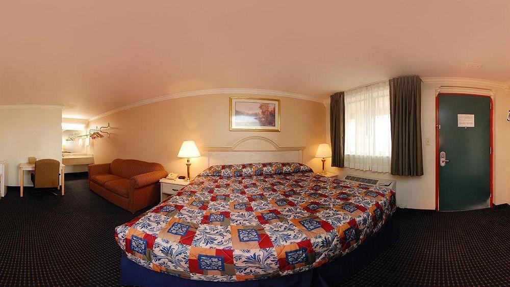University Inn & Suites Сан Антонио Екстериор снимка
