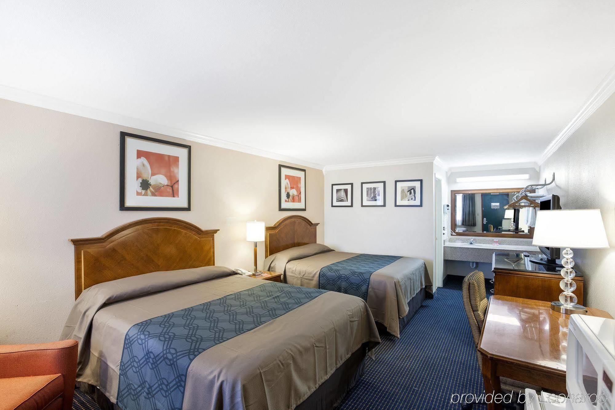 University Inn & Suites Сан Антонио Екстериор снимка