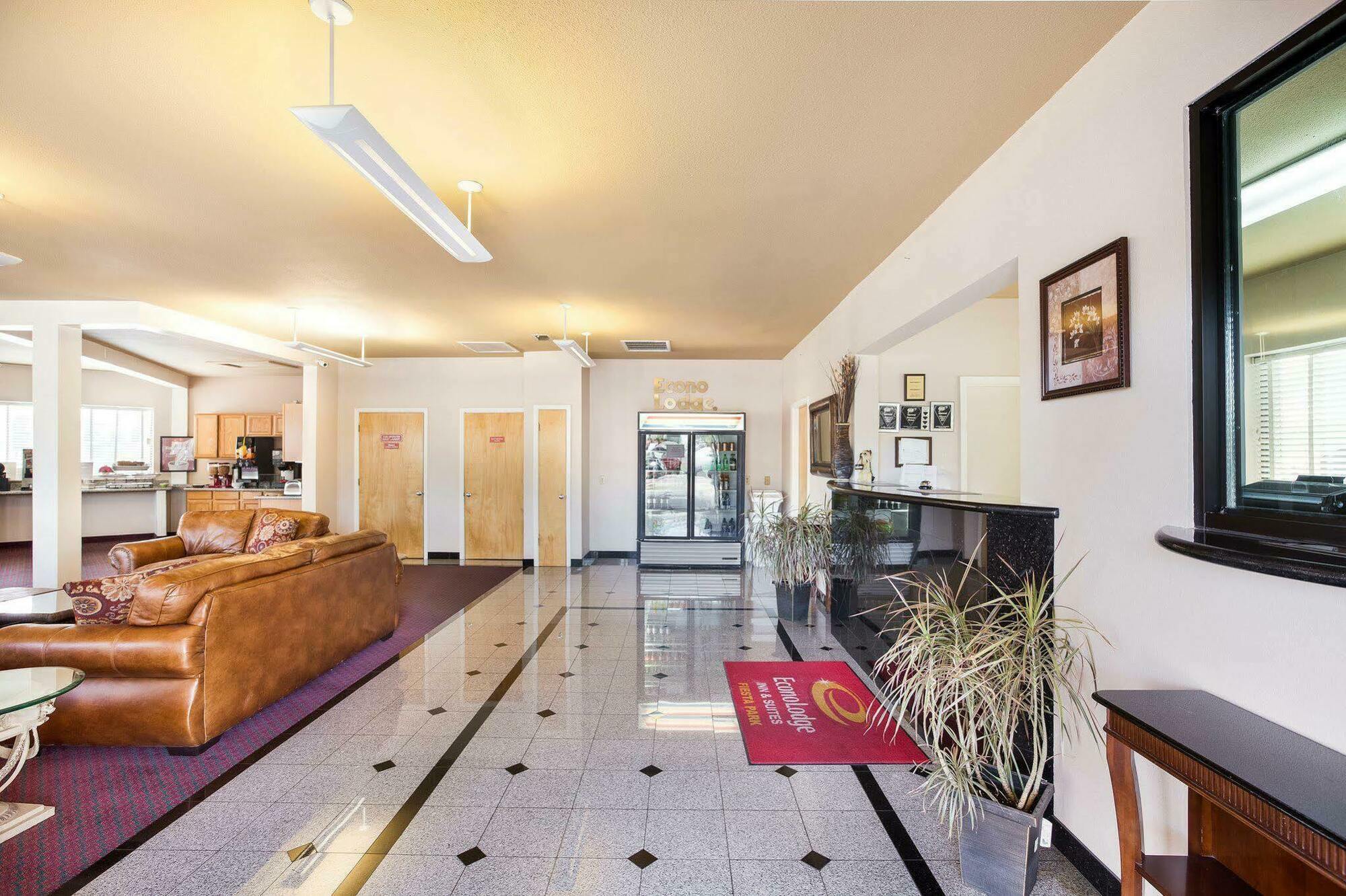 University Inn & Suites Сан Антонио Екстериор снимка