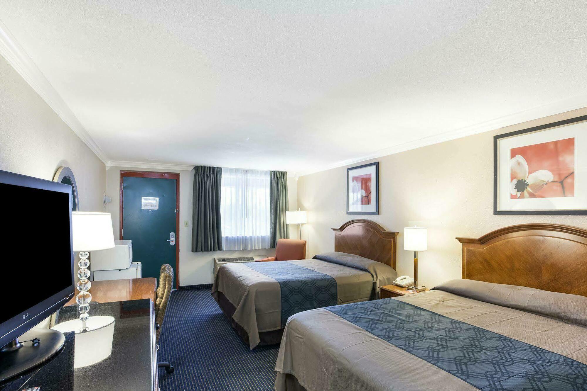 University Inn & Suites Сан Антонио Екстериор снимка