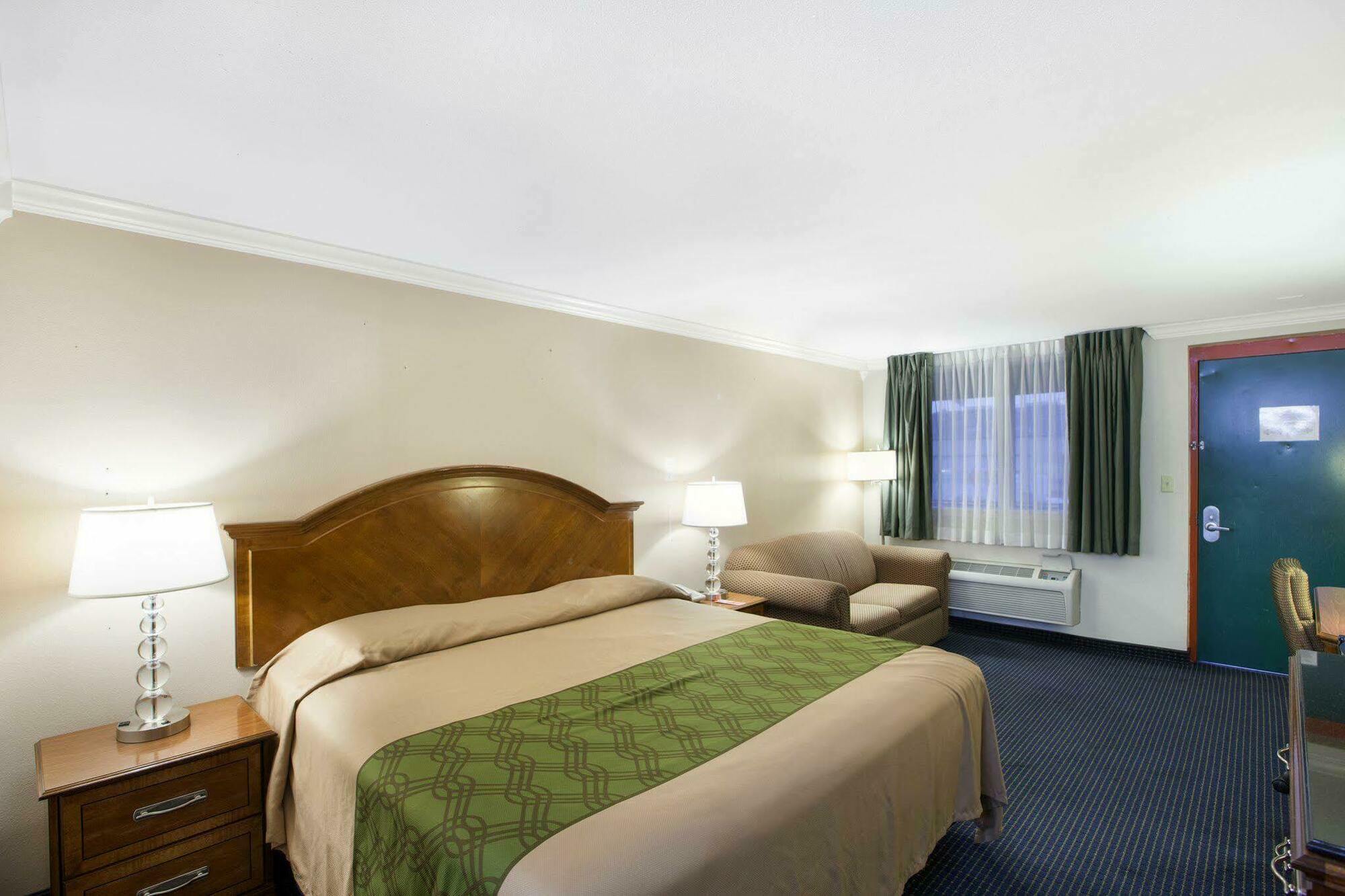University Inn & Suites Сан Антонио Екстериор снимка